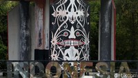 Dan juga tentunya sebagai kebanggaan bagi warga Negara Kesatuan Republik Indonesia (NKRI).
