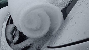 Cara salju menggulung di kaca depan mobil saya Foto: Boredpanda