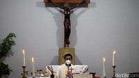 Diketahui, Gereja St. Thomas di Yogyakarta menggelar misa Natal dengan menerapkan protokol kesehatan yang ketat.