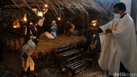 Guna mengantisipasi penyebaran virus Corona, misa Natal di sejumlah gereja di Yogyakarta digelar dengan menerapkan protokol kesehatan yang ketat.