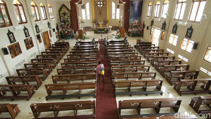gereja ratu maria damai banyuwangi