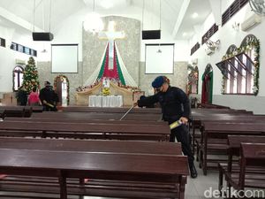 Tim Jibom Polda Sumut Sterilisasi Gereja di Medan Jelang Misa Natal
