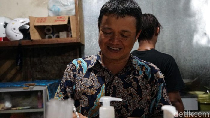 Julianto Putra, pemilik warung makan Srisolo di Betun, Malaka, NTT