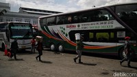 Meski begitu, momen libur nataru di masa pandemi COVID-19 seperti saat ini turut memberi dampak pada jumlah penumpang yang melakukan perjalanan jarak jauh dengan menggunakan bus dari Terminal Tanjung Priok.