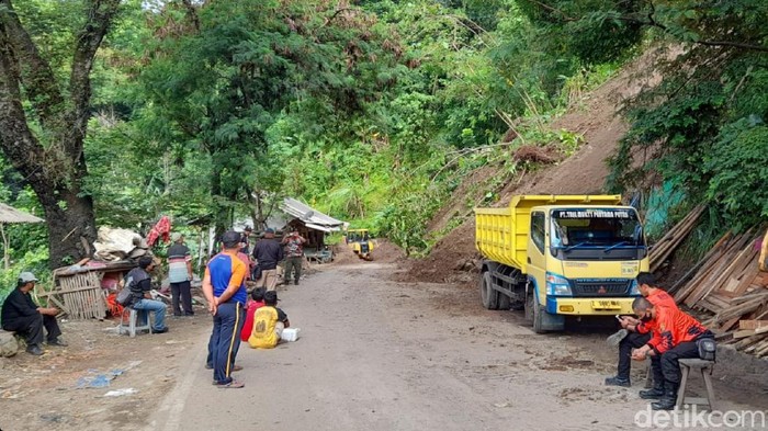 Longsor di Geopark Ciletuh Sukabumi