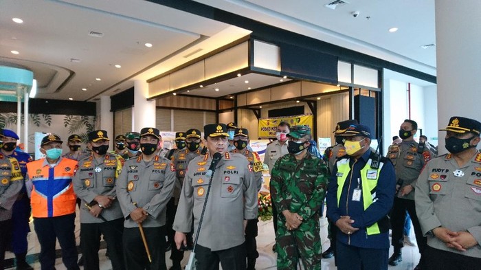 mal

Wakapolri Komjen Gatot Eddy Pramono meninjau arus mudik libur Natal dan Tahun Baru di Pelabuhan Merak, Banten
