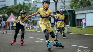 Melihat Bibit Atlet Sepatu Roda Berlatih