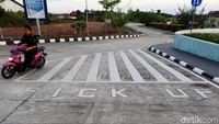 Arus ekspor-impor barang di Pos Lintas Batas Negara (PLBN) RI-Malaysia di Nanga Badau, Kabupaten Kapuas Hulu Provinsi Kalimantan Barat itu juga terbilang cukup besar dan tentunya hal itu berdampak ekonomis bagi masyarakat setempat dan Indonesia pada umumnya.