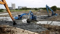 Pengerukan ini diketahui telah dilakukan sejak beberapa pekan lalu dan ditargetkan dapat rampung pada akhir Desember 2020.
