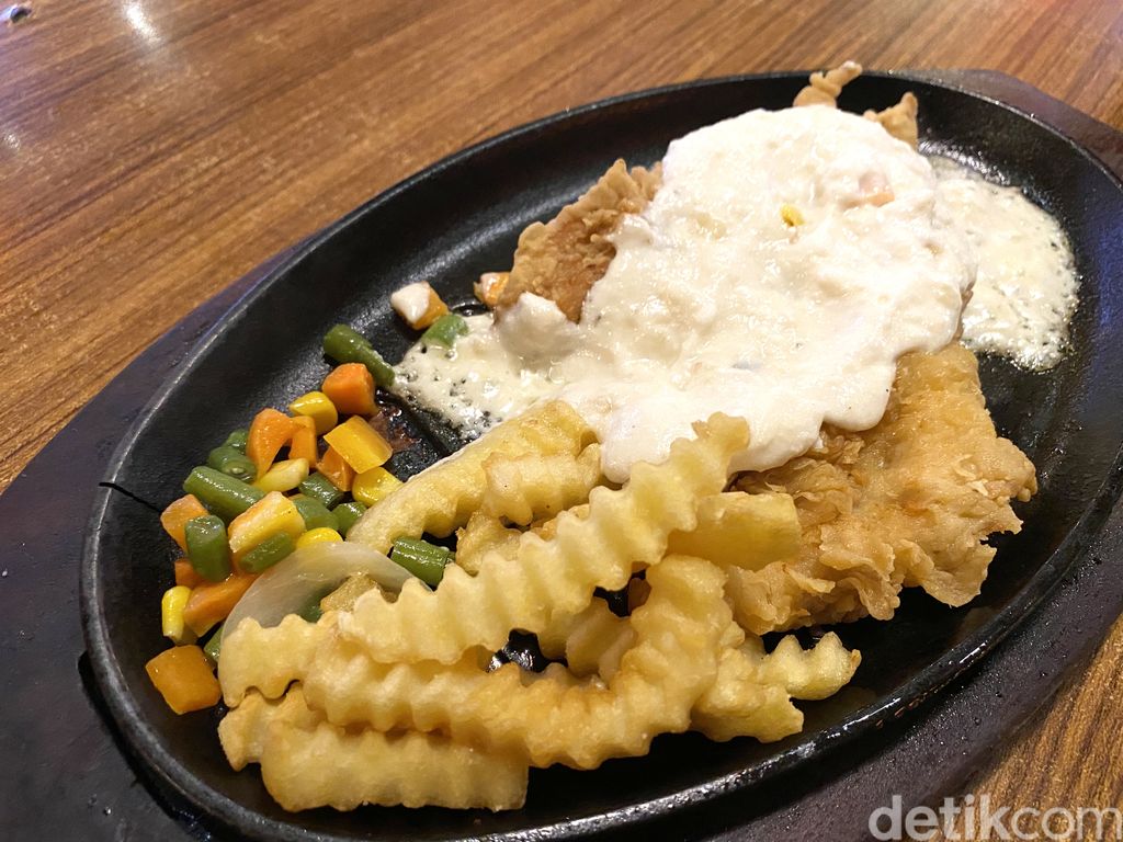 Mr. K Cafe: Makan Enak Bonus Panorama Kota Atas Semarang yang Keren