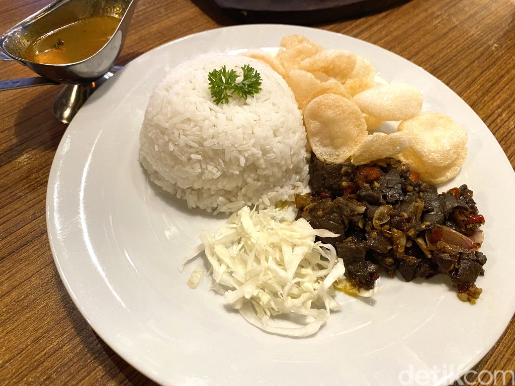 Mr. K Cafe: Makan Enak Bonus Panorama Kota Atas Semarang yang Keren