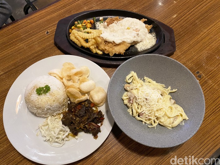 Mr. K Cafe: Makan Enak Bonus Panorama Kota Atas Semarang yang Keren