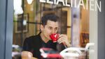 Lucunya Gaya Nino Fernandez dan Hannah Al Rasyid saat Ngopi Bareng