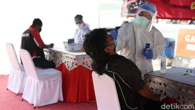 Penumpang-Pengemudi Bus Jalani Rapid Test Antigen