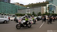 Arus lalu lintas di kawasan Bundaran HI, Jakarta Pusat terpantau lancar saat momen libur Natal dan tahun baru.