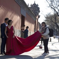 Resepsi pernikahan pun kemudian digelar secara virtual dan menerapkan sejumlah protokol kesehatan guna mencegah penyebaran virus Corona.