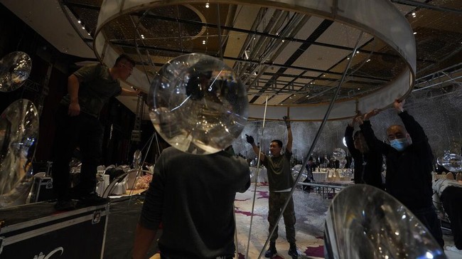 Di China, usai kasus COVID-19 dapat dikendalikan, industri pernikahan yang sebelumnya sempat mati suri kini kembali bangkit dan bergeliat.