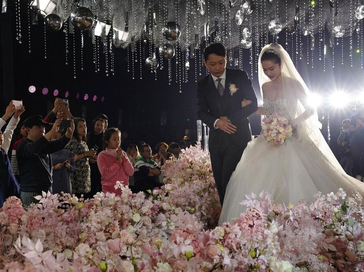10 Foto Ini Bukti Pernikahan di China Kembali Meriah Setelah Wabah Corona
