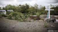 Pantai ini berbatasan langsung dengan perairan laut Timor Leste di arah timur. Pantainya sangat ideal untuk mandi dan berjemur. Ikuti terus jelajah detikcom bersama BRI di tapalbatas.detik.com.