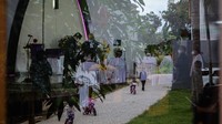 Selain melakukan penyemprotan disinfektan, ibadah Misa Natal pun digelar dengan menerapkan protokol kesehatan yang ketat. Salah satunya membatasi jumlah jemaat hingga 50 persen dari kapasitas gereja saat menggelar Misa Natal seperti yang dilakukan Gereja HKBP Ciputat, Kota Tangerang Selatan. ANTARA FOTO/Fauzan.