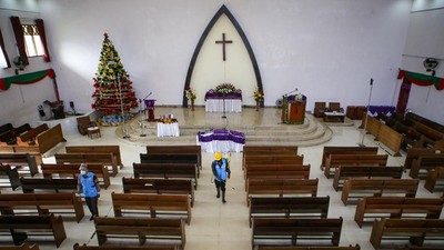 Saat Gereja di Berbagai Daerah Indonesia Bersiap Sambut Natal