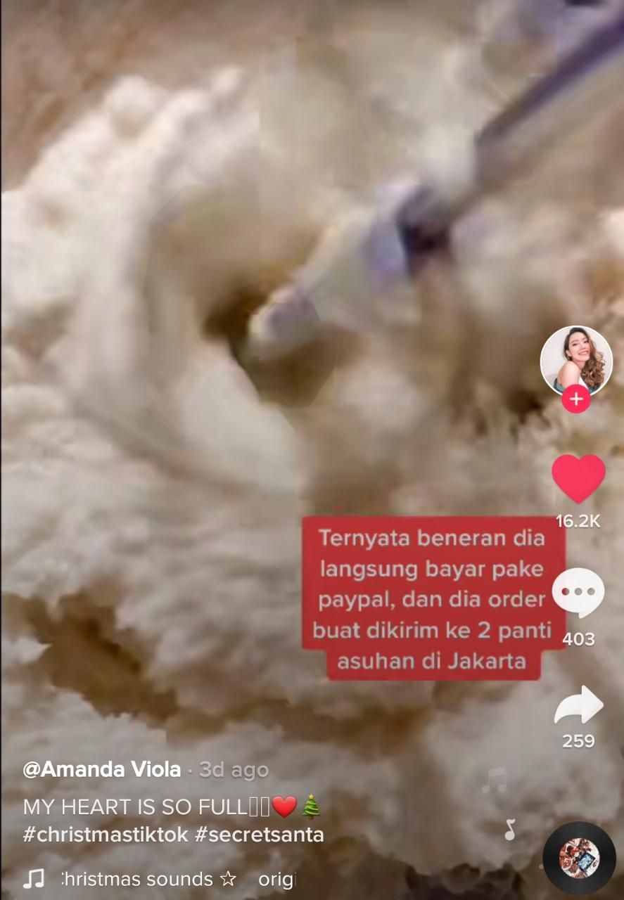 Secret Santa! Bule Ini Pesankan Kue untuk Panti Asuhan di Jakarta