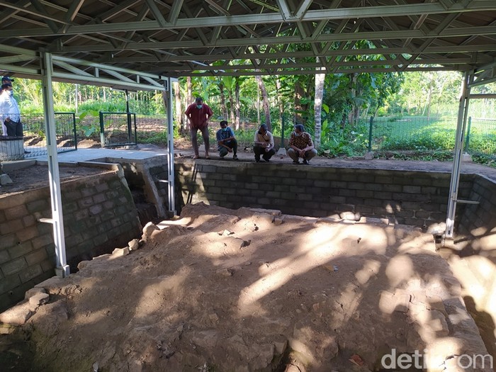 Situs Dipan dan Brongsongan