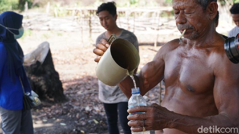 Sopi, tuak khas Malaka Sopi, tuak khas Malaka