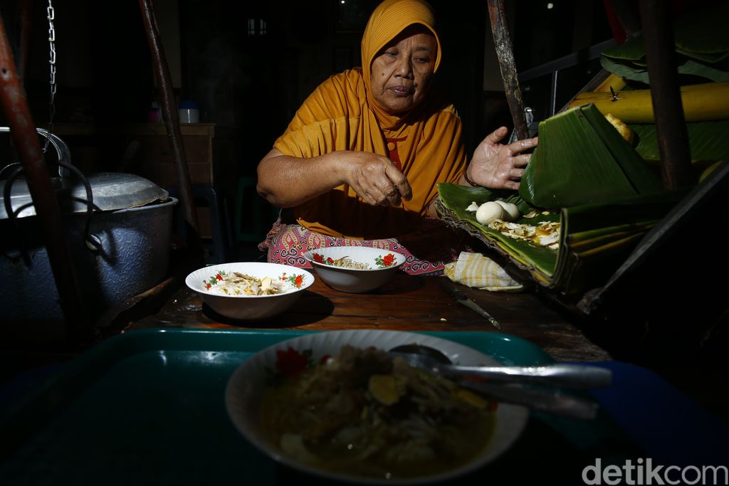 Soto Pak Koya Probolinggo: Sarapan Soto Kraksaan Legendaris yang Ngangeni