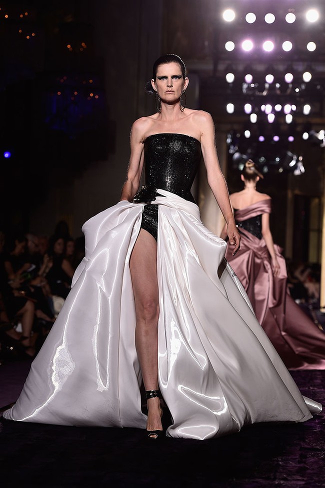 Selain Chanel, Stella Tennant juga muncul di berbagai kampanye rumah mode dunia seperti Burberry dan Givenchy. (Foto: Getty Images/Pascal Le Segretain)