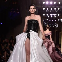 Selain Chanel, Stella Tennant juga muncul di berbagai kampanye rumah mode dunia seperti Burberry dan Givenchy. (Foto: Getty Images/Pascal Le Segretain)