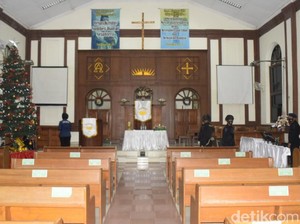 Polisi Sterilisasi dan Pastikan Penerapan Prokes di Gereja Kota Pasuruan