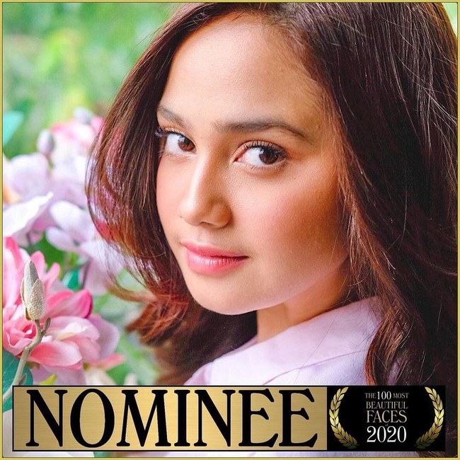 Wajah menawan Syifa Hadju yang seorang aktris film dan sinetron pun membuatnya dinominasikan sebagai salah satu wanita tercatik dunia tahun ini. Foto: Instagram @tccandler