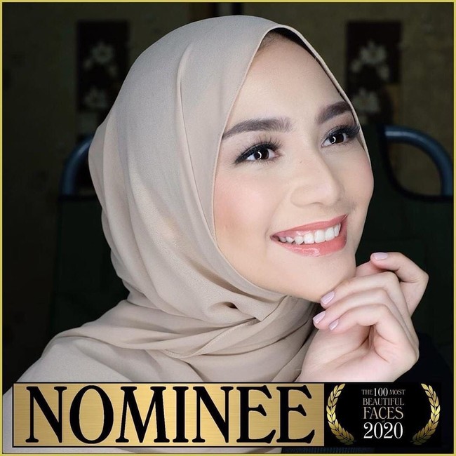 Citra Kirana adalah salah satu dari sedikit hijabers yang masuk nominasi wanita tercantik TC Candler tahun ini. Pesona pesinetron ini tak kalah dengan artis-artis lain dalam daftar. Foto: Instagram @tccandler