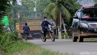 Pemilik nama lengkap Ruslian Parnandes ini sangat akrab disapa si Lay oleh para nasabah BRI yang ada di sekitar Badau.