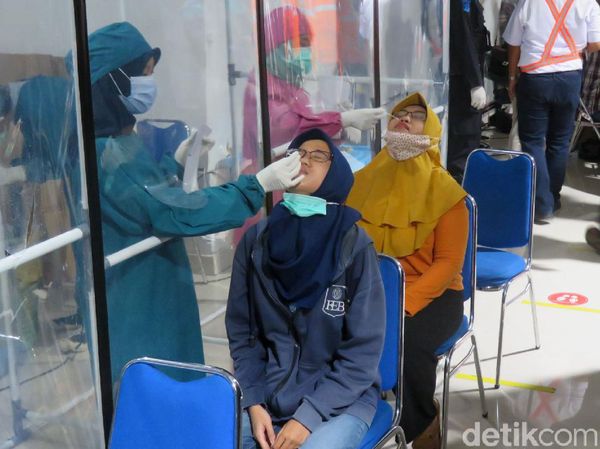 Wali Kota Yogyakarta Tinjau Penerapan Rapid Test Antigen di Stasiun