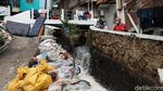 2 Tanggul-1 Rumah Ambrol Diterjang Banjir di Cipaganti Bandung