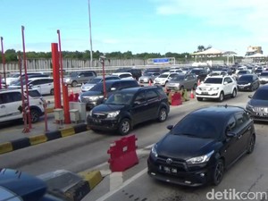 Menhub: Kendaraan Pribadi saat Natal dan Tahun Baru Susah Dikendalikan