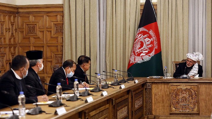 Wakil Presiden RI ke-10 dan 12 Jusuf Kalla (JK) bertemu dengan Presiden Republik Islam Afghanistan Ashraf Ghani. JK diminta menjadi fasilitator perdamaian Afganistan dengan Taliban.