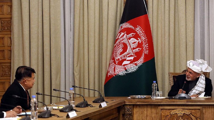 Wakil Presiden RI ke-10 dan 12 Jusuf Kalla (JK) bertemu dengan Presiden Republik Islam Afghanistan Ashraf Ghani. JK diminta menjadi fasilitator perdamaian Afganistan dengan Taliban.