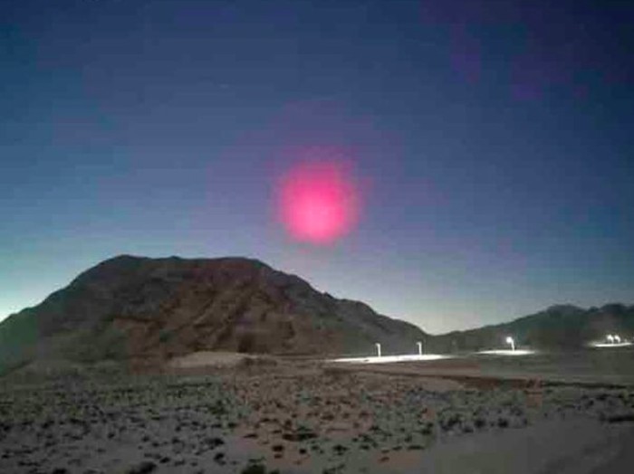 Setelah Bola Api Mirip Matahari, Muncul "UFO" Pink di Langit China
