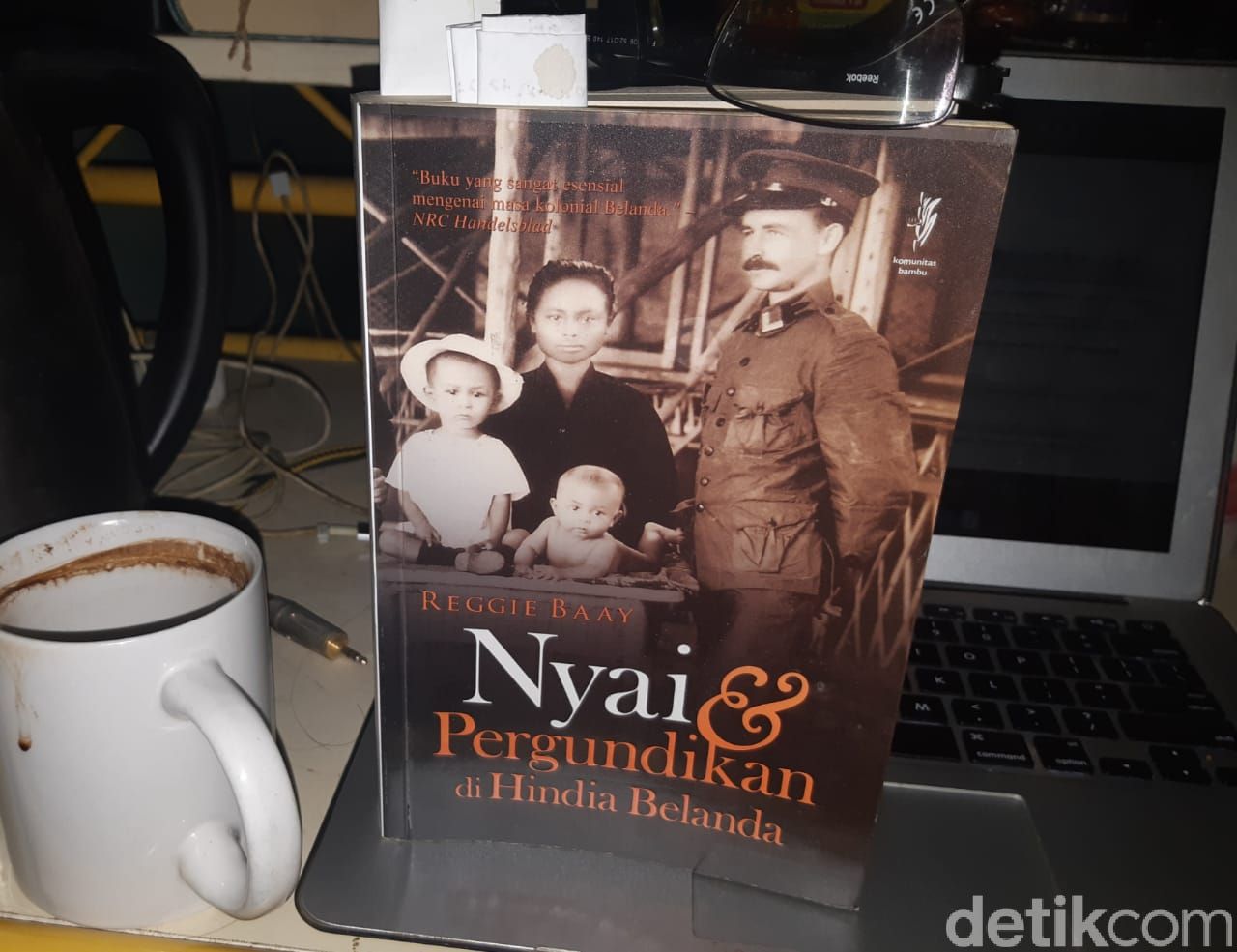 Buku 'Nyai dan Pergundikan di Hindia Belanda' karya Regie Baay. (Danu Damarjati/detikcom)