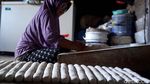 Dari Dapur Sederhana Ini Kerupuk Basah Tercipta