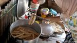 Dari Dapur Sederhana Ini Kerupuk Basah Tercipta