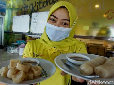 Dari Dapur Sederhana Ini Kerupuk Basah Tercipta