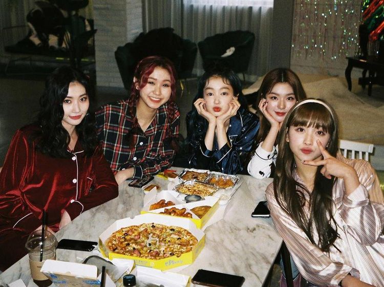 Dita Karang Ulang Tahun, Intip Kue dan Momennya Bareng Secret Number