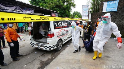 Evakuasi Jenazah Korban Kebakaran Rumah Kos di Sukoharjo