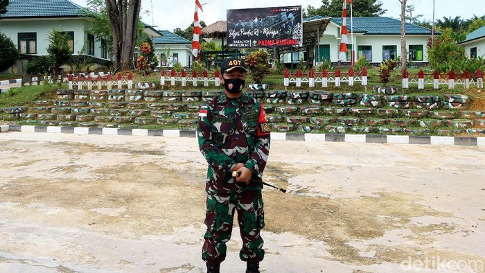 Foto: Mengenal Pasukan Satgas PAMTAS RI-Malaysia di Badau Satuan Tugas Pengamanan Perbatasan (Satgas Pamtas) Republik Indonesia-Malaysia di Badau, Kalimantan Barat kini digawangi oleh Yonif 407/Padma Kusuma.
