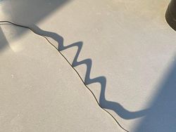 Ketika Bentuk Bayangan Tak Sesuai Objek Aslinya