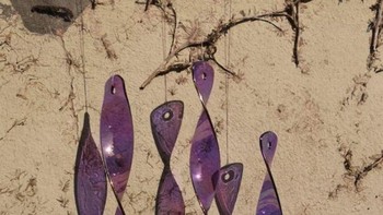 Objek aslinya hanya ada tiga tapi bayangannya jadi terlihat banyak. Foto: Brightside